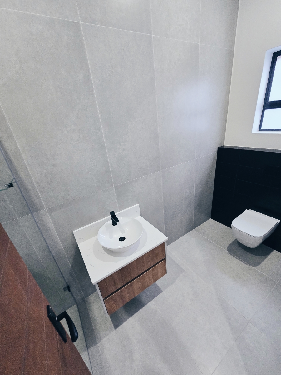 5 Bedroom Property for Sale in Outeniquasbosch Western Cape